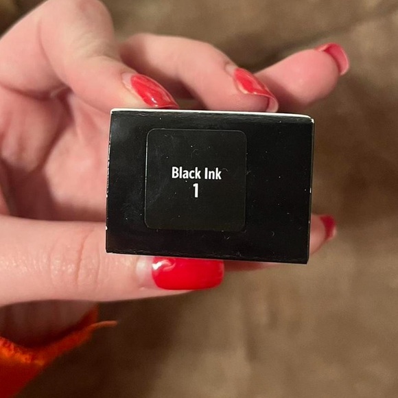 Bobbi Brown Long-Wear Gel Eyeliner in Black - Picture 3 of 3